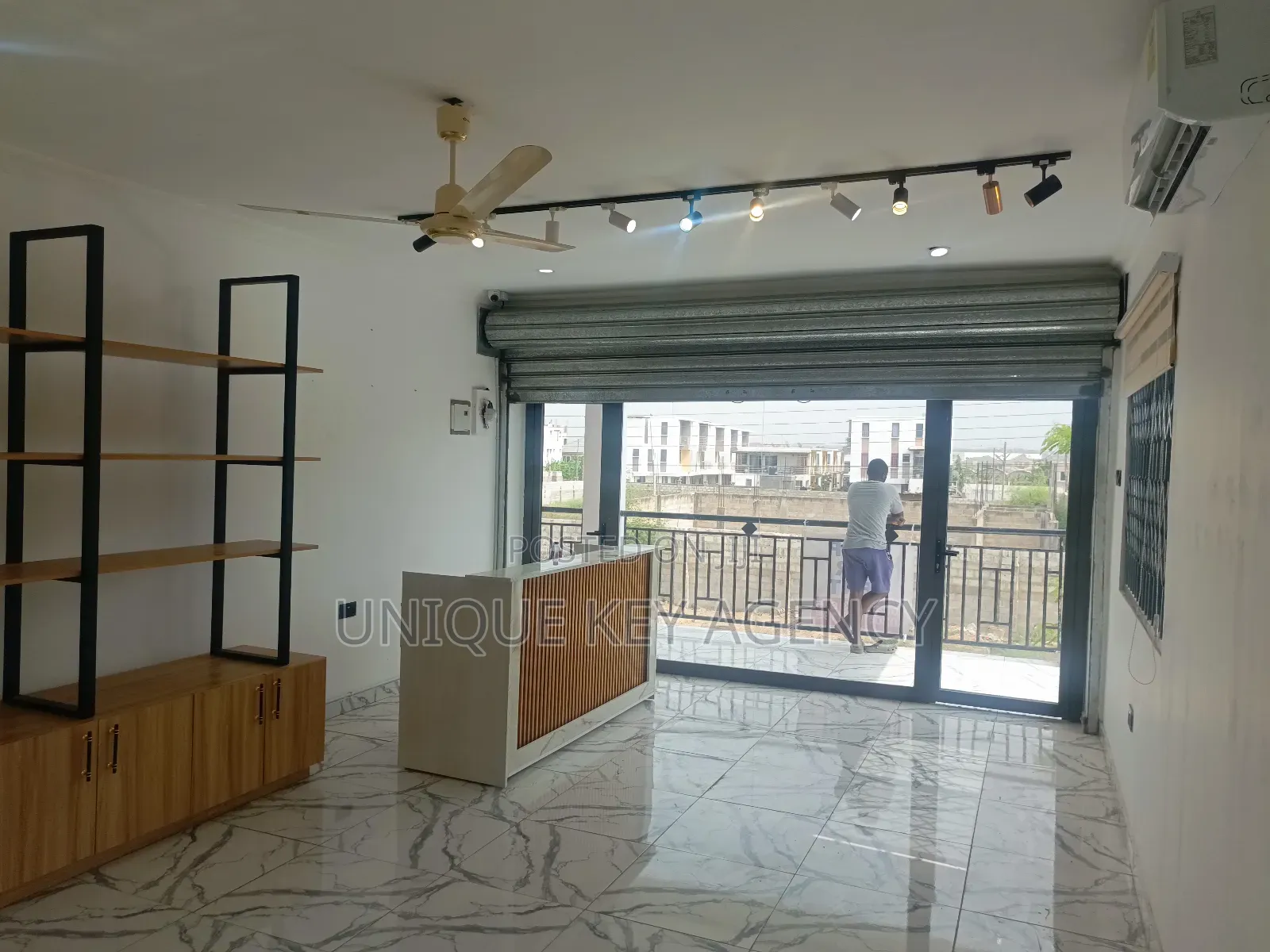 Shop to Let in Tse Addo