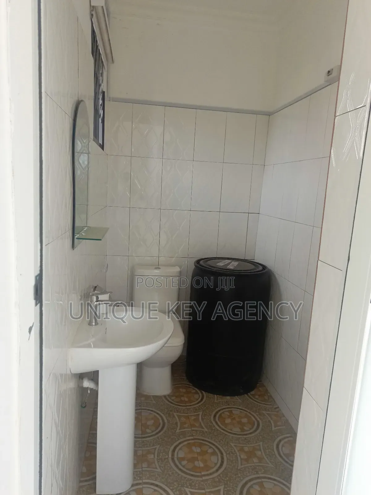 Shop to Let in Tse Addo