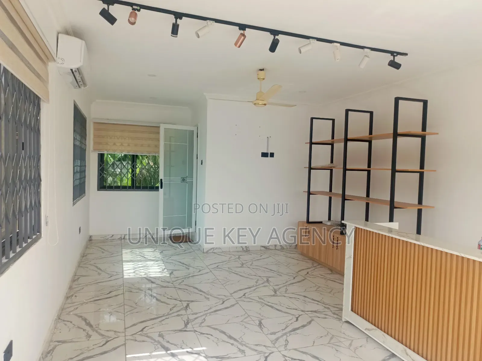 Shop to Let in Tse Addo