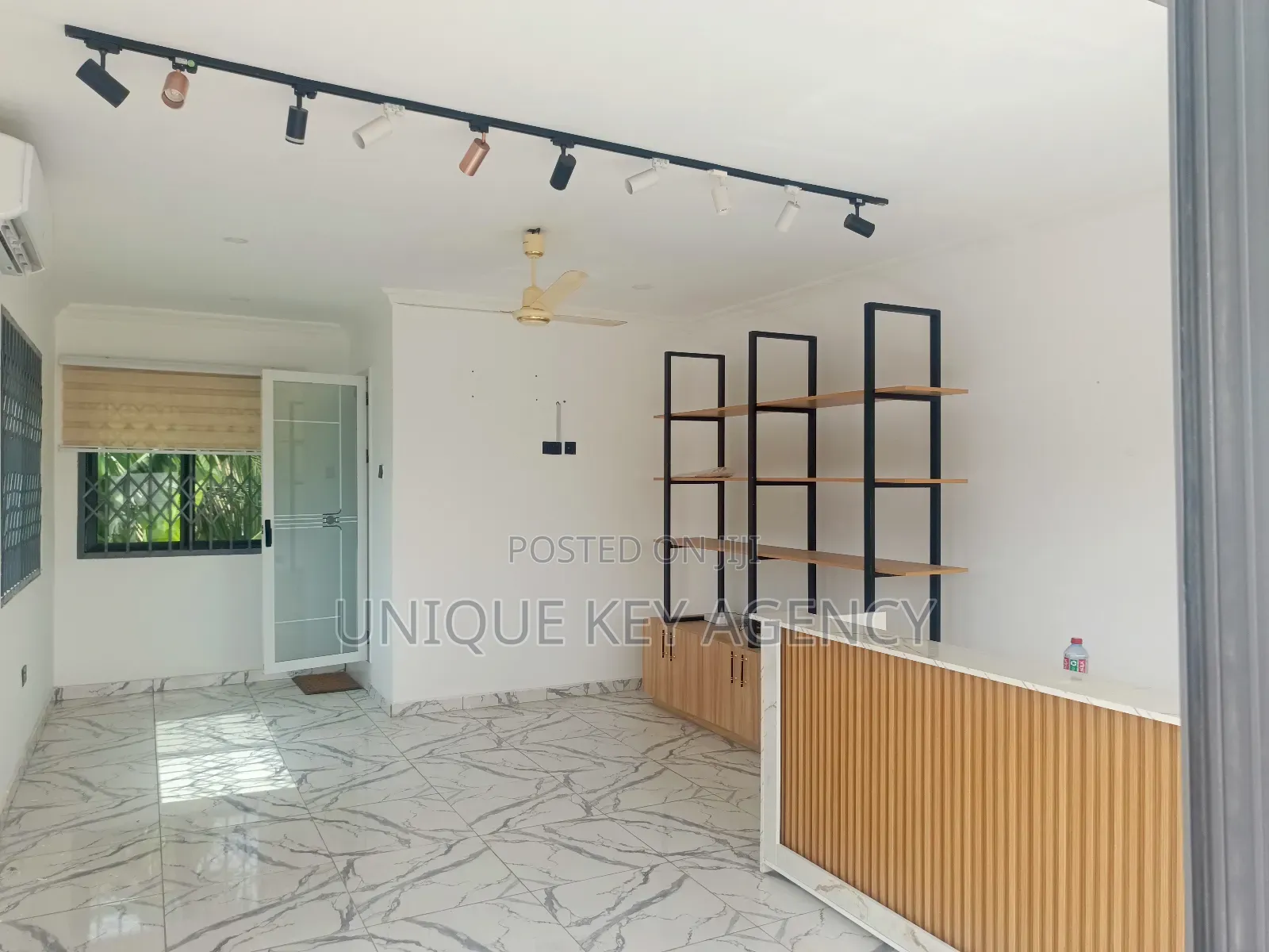Shop to Let in Tse Addo