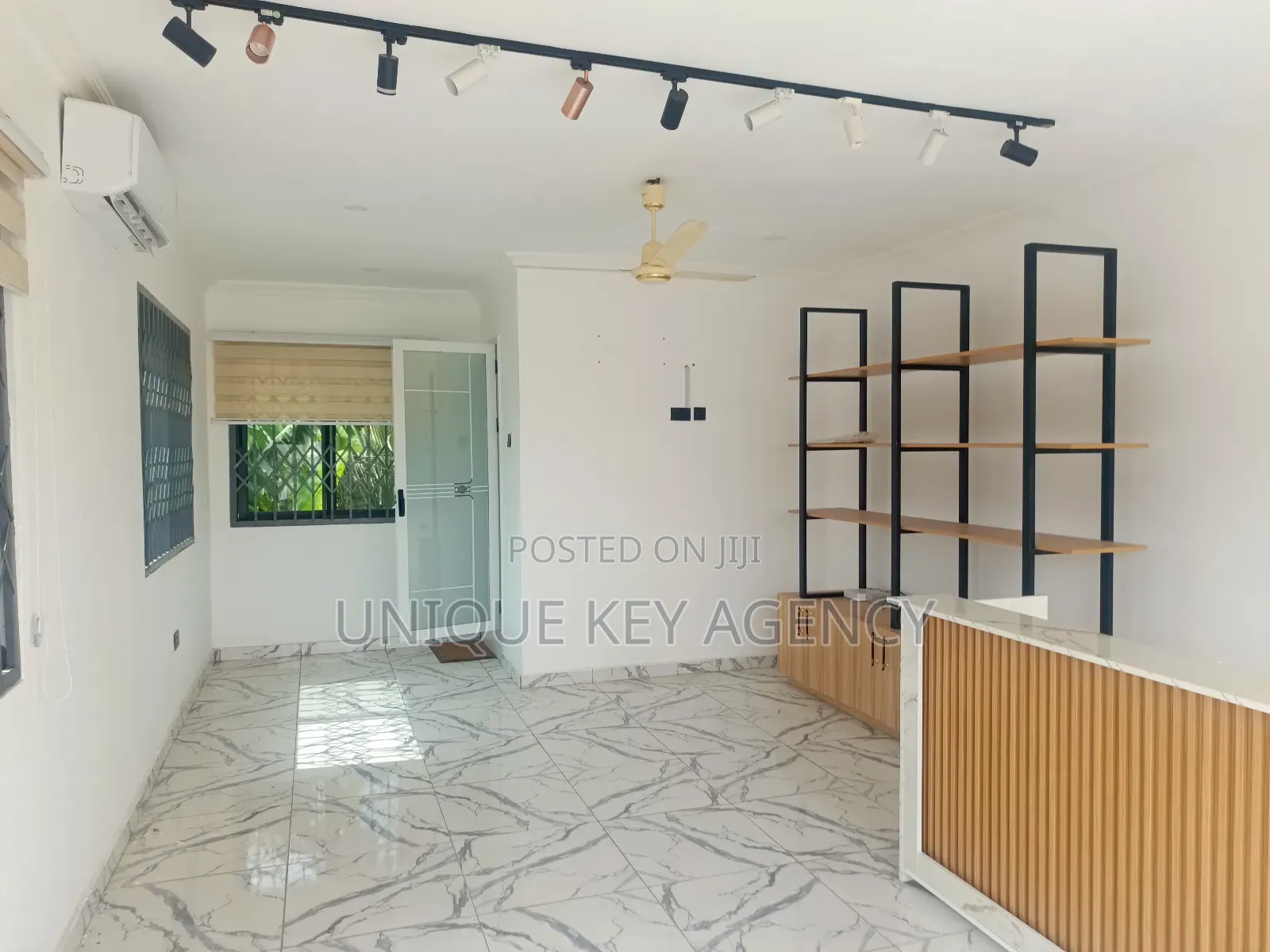 Shop to Let in Tse Addo