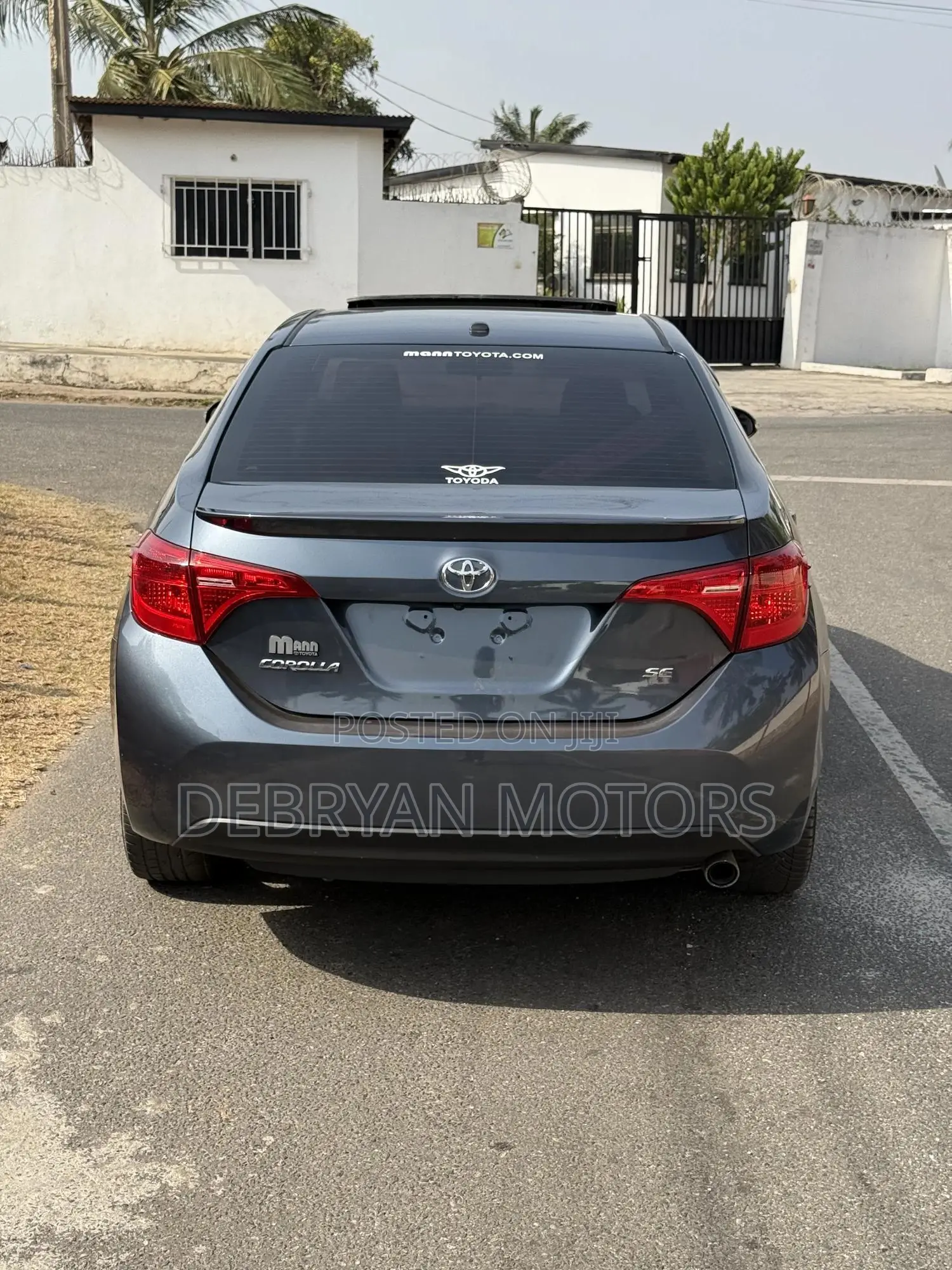 Toyota Corolla SE (1.8L 4cyl 6M) 2019 Gray