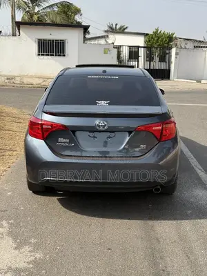 Toyota Corolla SE (1.8L 4cyl 6M) 2019 Gray