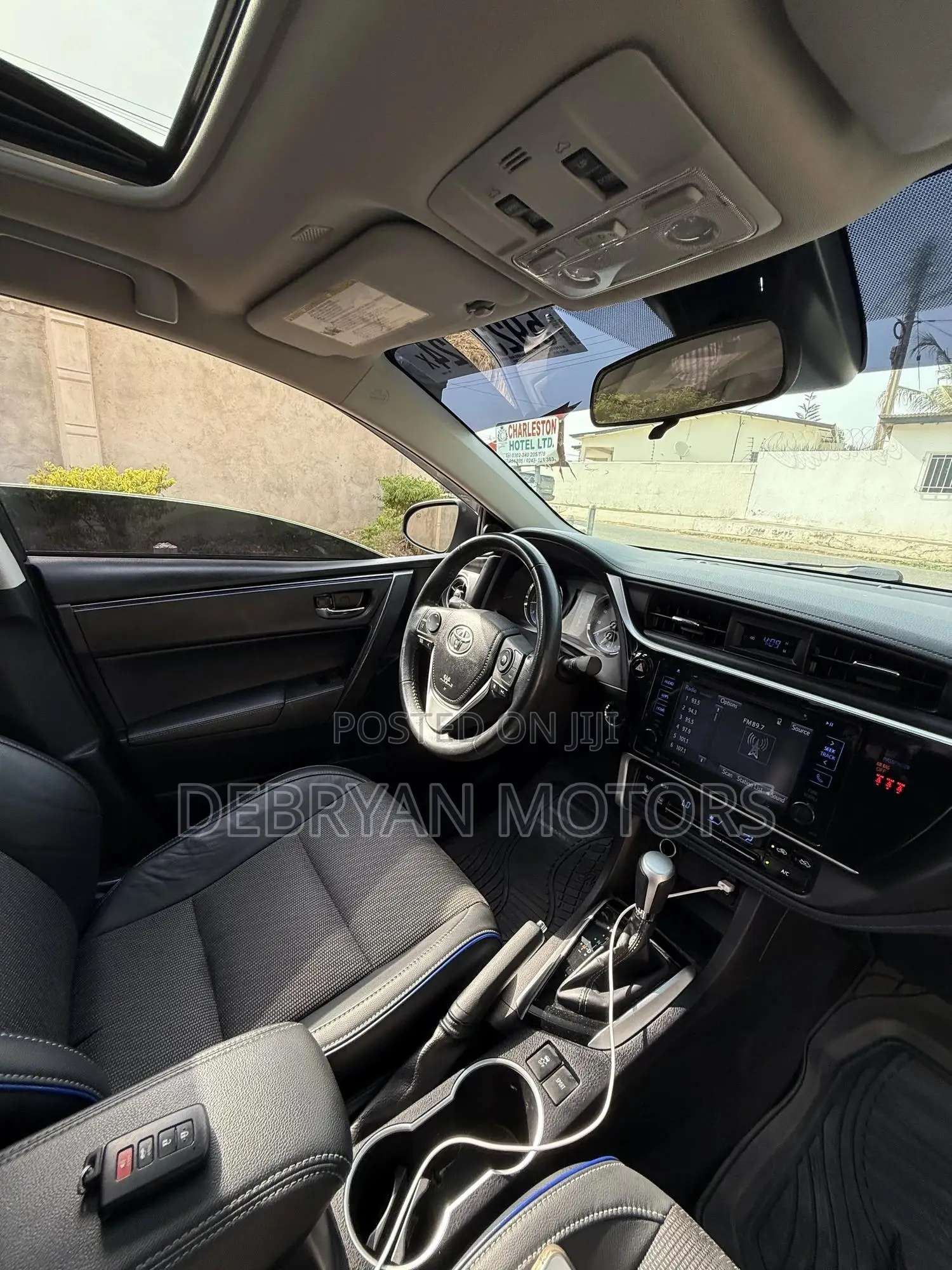 Toyota Corolla SE (1.8L 4cyl 6M) 2019 Gray