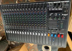 Yamaha AP16USB 16-Channel Mixer