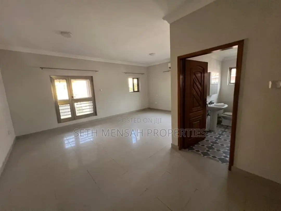 3bdrm Townhouse / Terrace in Skm, Cantonments for rent