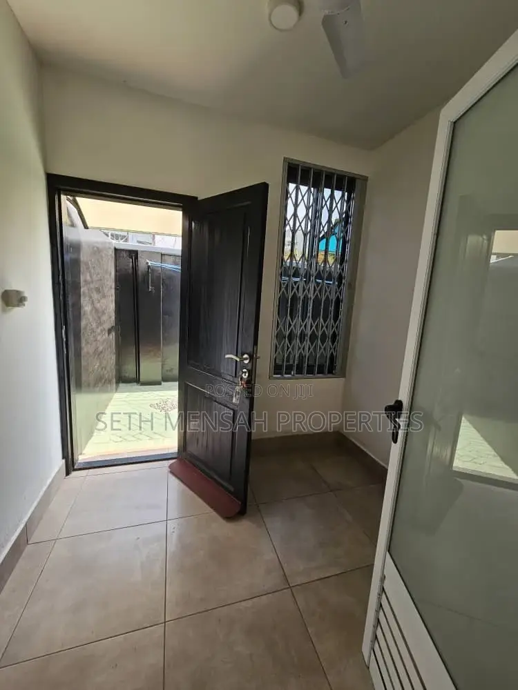 3bdrm Duplex in Skm, Dzorwulu for rent