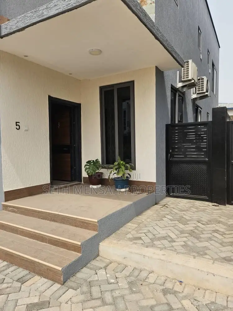 3bdrm Duplex in Skm, Dzorwulu for rent