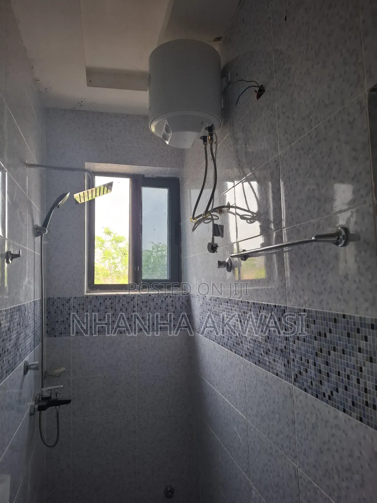 1bdrm Apartment in Community 24, Tema Metropolitan for rent