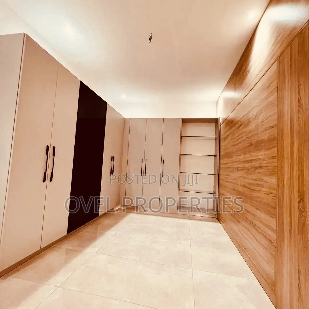 Furnished 4bdrm Mansion in Racks, Ashaley Botwe for sale