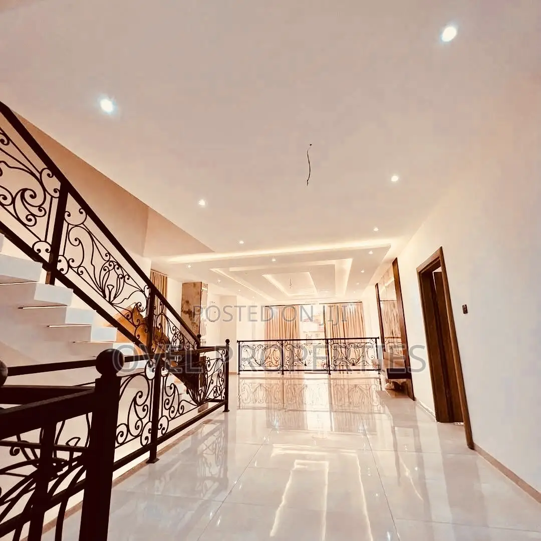Furnished 4bdrm Mansion in Racks, Ashaley Botwe for sale