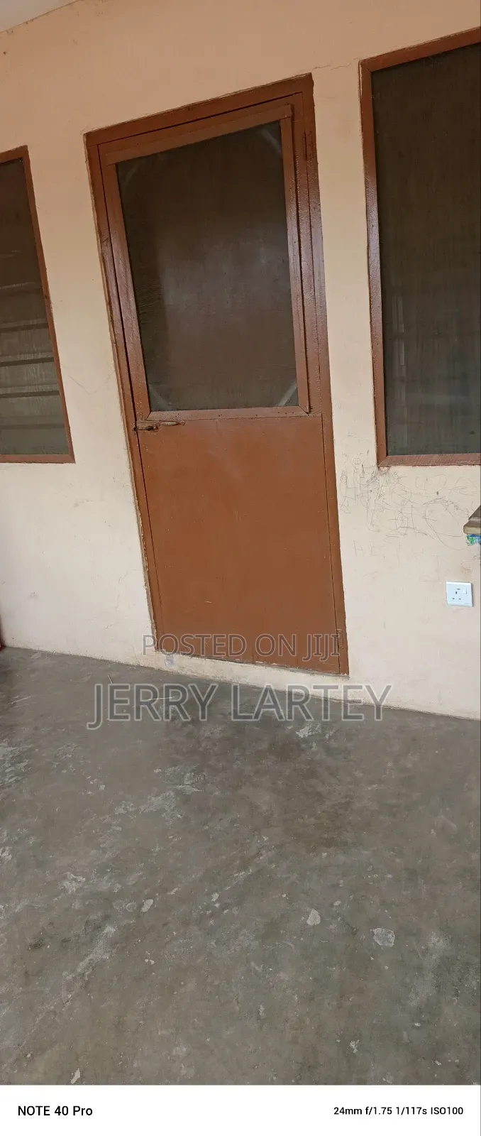 1bdrm Apartment in Dansoman Children for rent