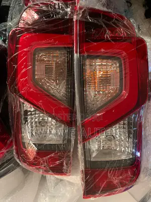 Nissan Navara 20 Tailight Pair