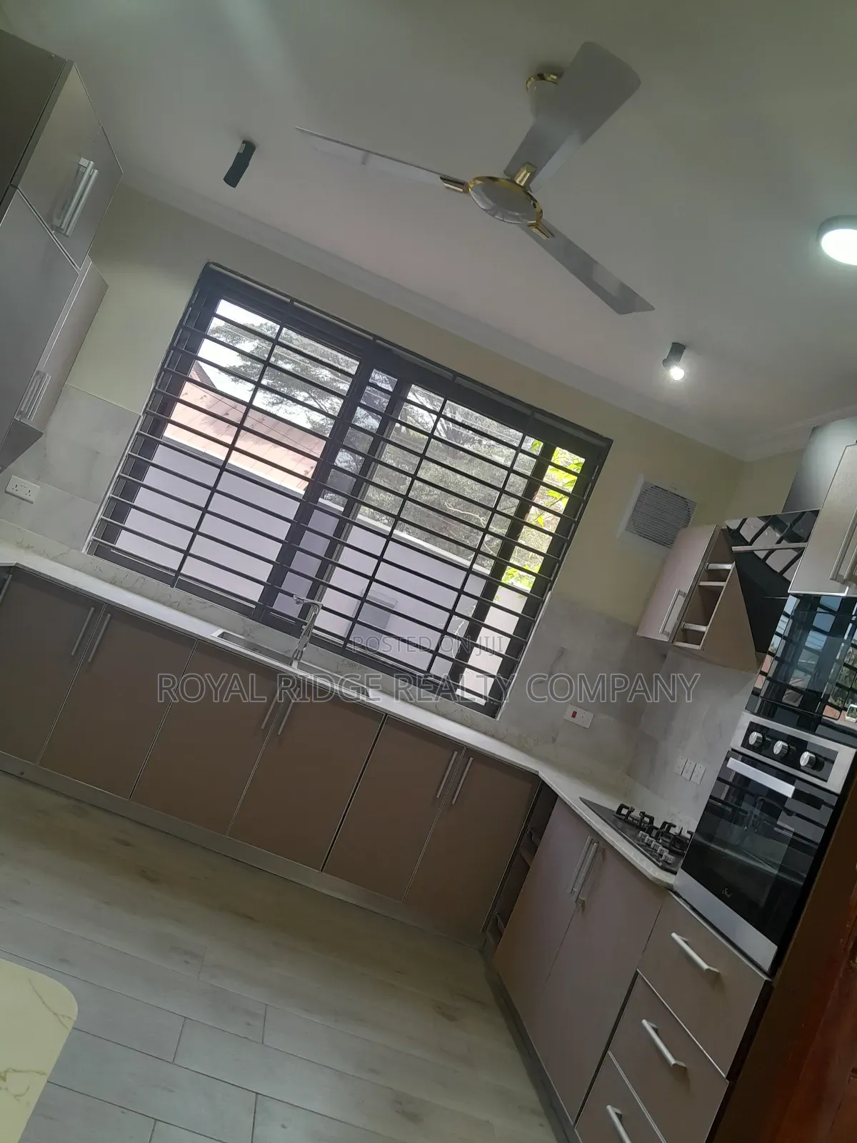 4bdrm Townhouse / Terrace in Tseaddo, Accra Metropolitan for rent