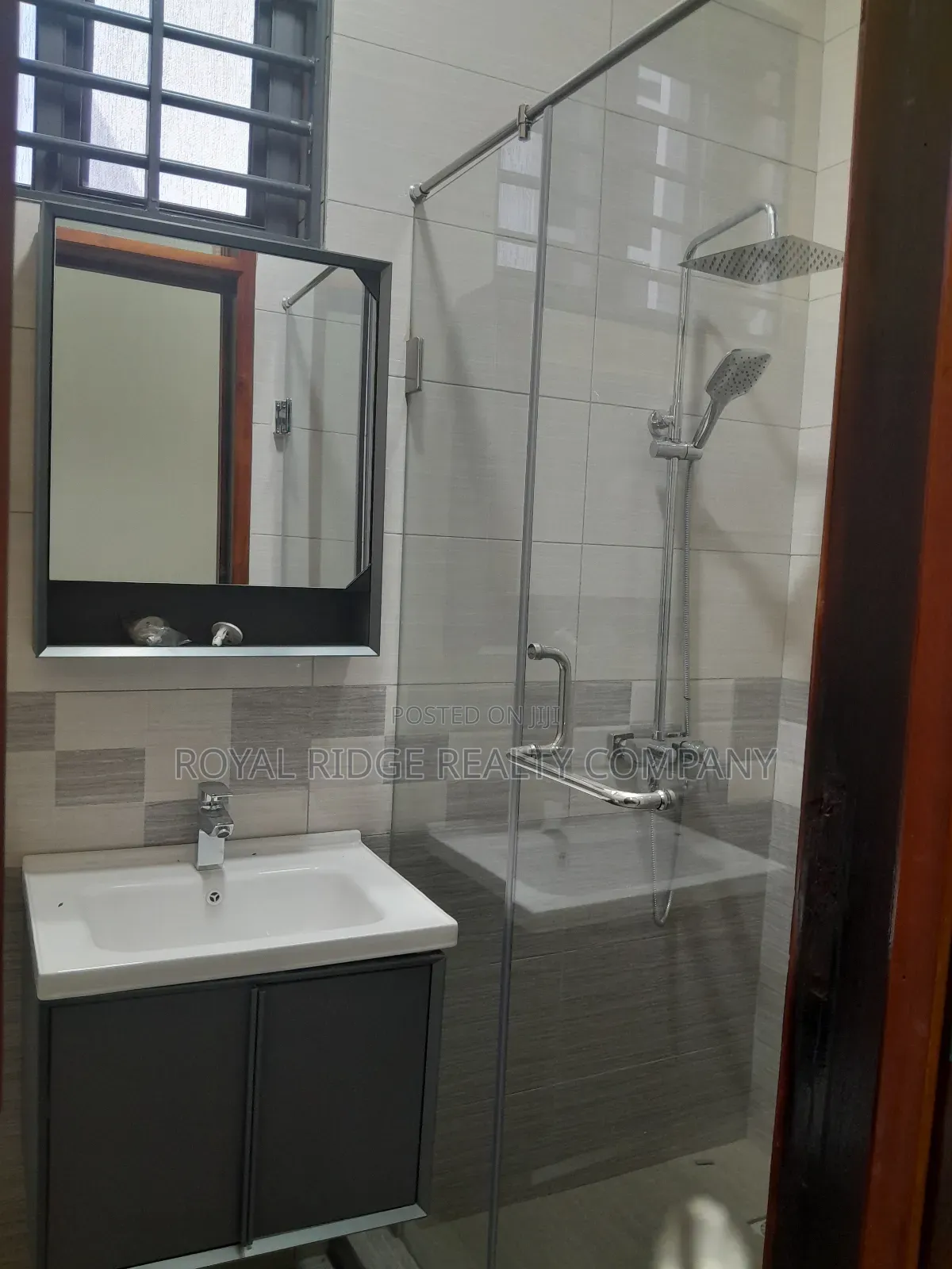4bdrm Townhouse / Terrace in Tseaddo, Accra Metropolitan for rent
