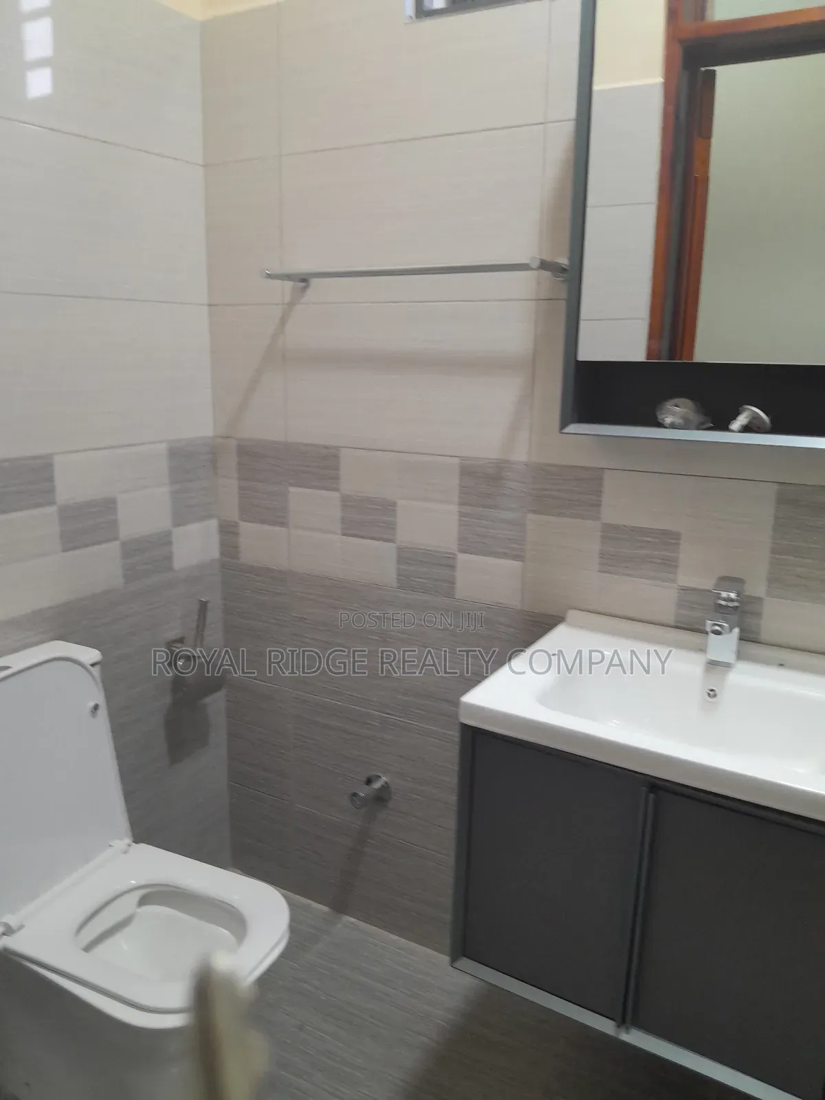 4bdrm Townhouse / Terrace in Tseaddo, Accra Metropolitan for rent