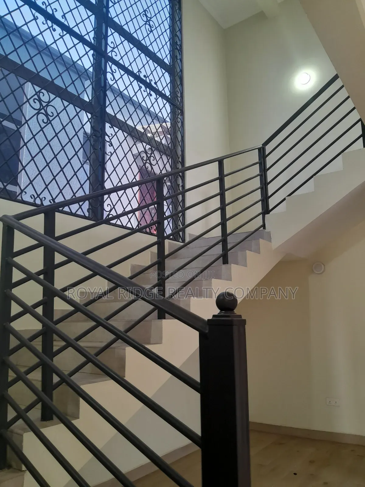 4bdrm Townhouse / Terrace in Tseaddo, Accra Metropolitan for rent