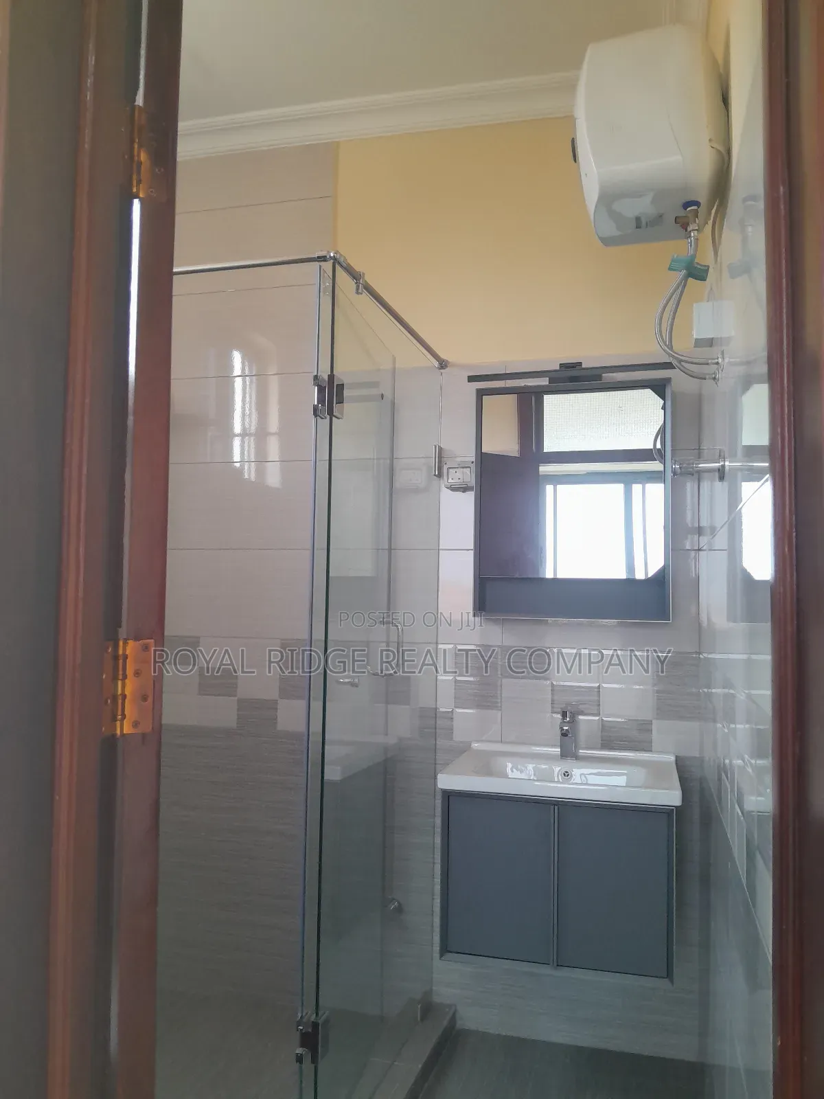 4bdrm Townhouse / Terrace in Tseaddo, Accra Metropolitan for rent