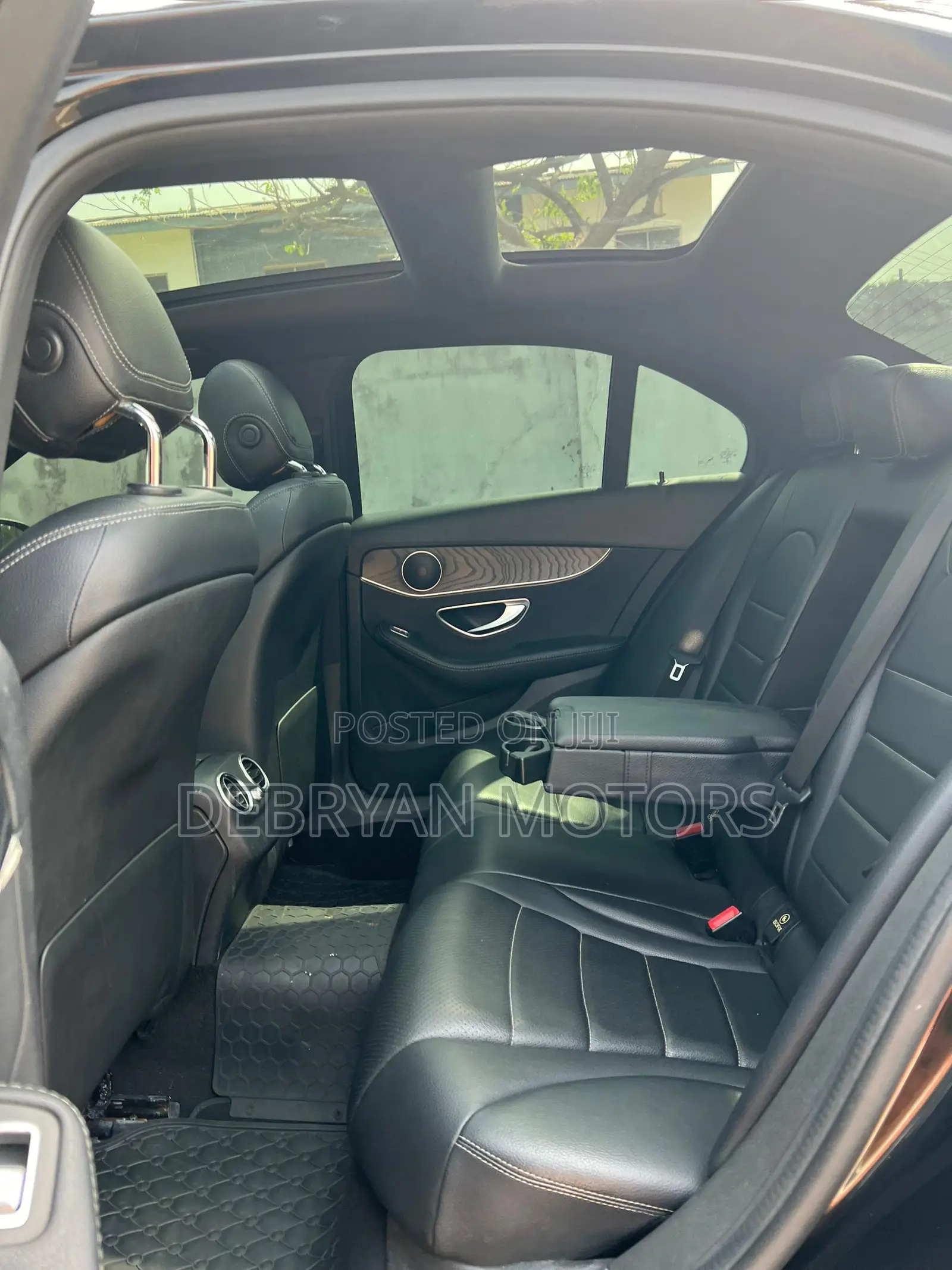 Mercedes-Benz C300 2016 Black