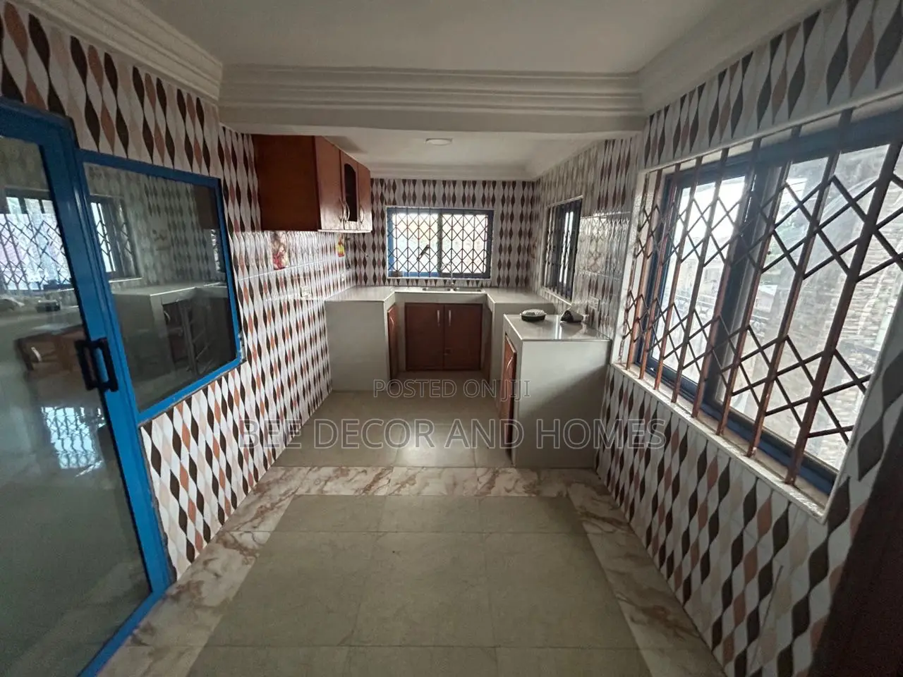 8bdrm Mansion in Bee Decor & Homes, Abokobi for sale