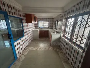 8bdrm Mansion in Bee Decor & Homes, Abokobi for sale
