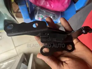 Hilux 2012 Bonnet Inches Pair