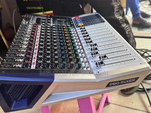 Yamaha Kv120 12-Channel Powered Mixer