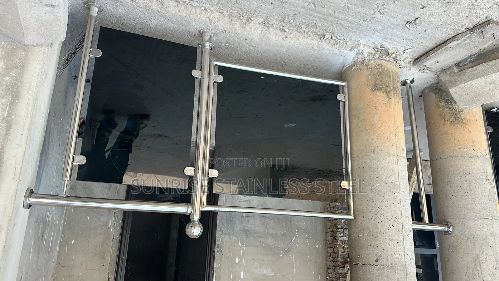 Stainless Glass and Frameless Design