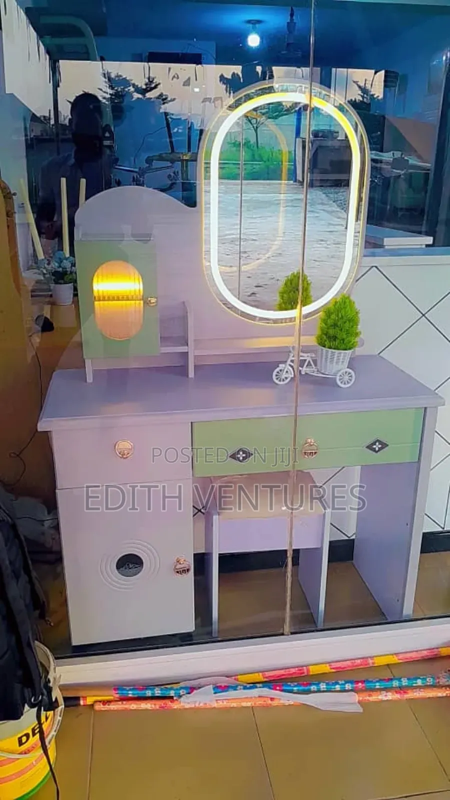 Dresser With Stool and Led