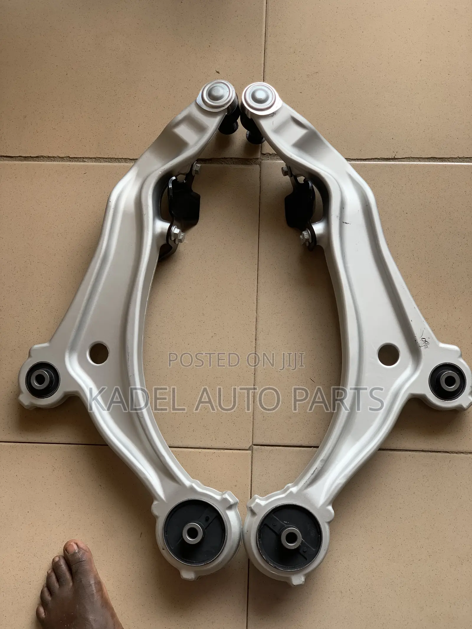 Nisan Quest Lower Arm / Control Arm