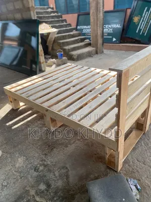 Ultramodern Pallet Bed