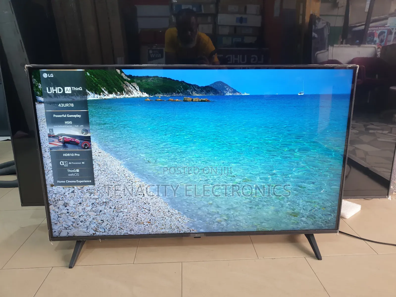 2023/43"Lg Uhd HDR Smart Satellite Tv