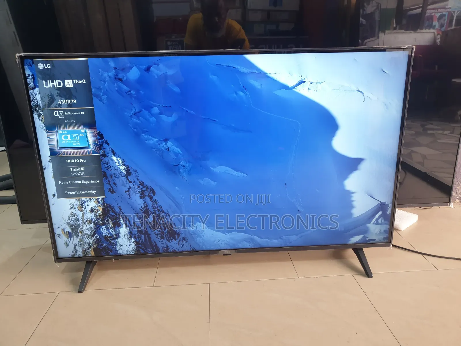 2023/43"Lg Uhd HDR Smart Satellite Tv
