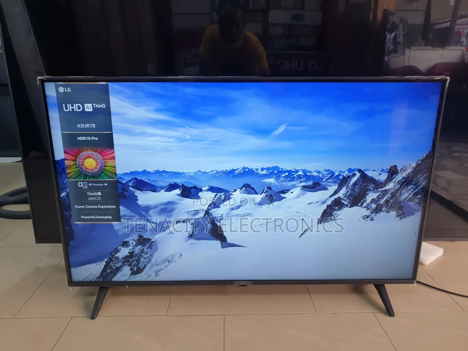 2023/43"Lg Uhd HDR Smart Satellite Tv