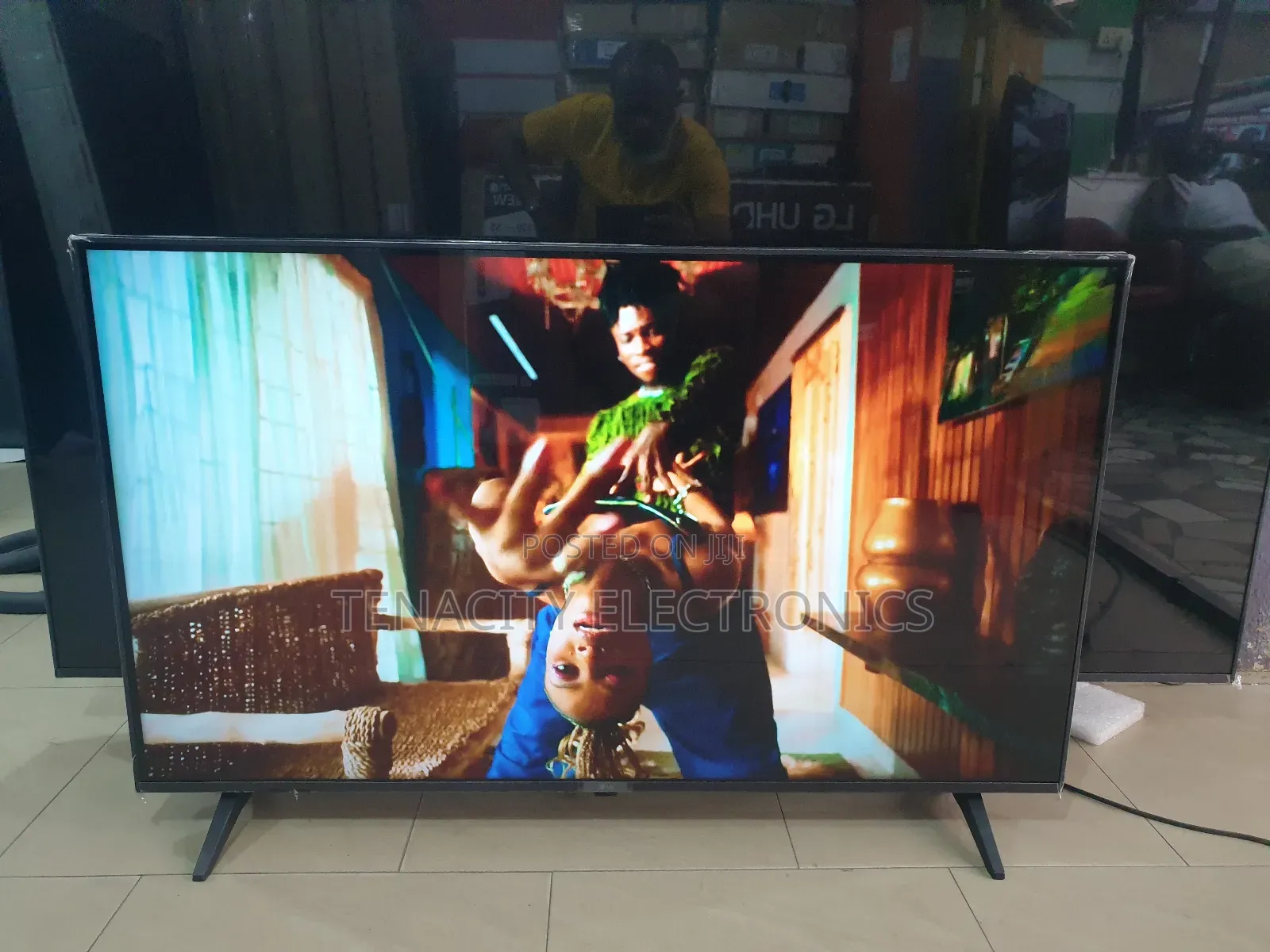 2023/43"Lg Uhd HDR Smart Satellite Tv
