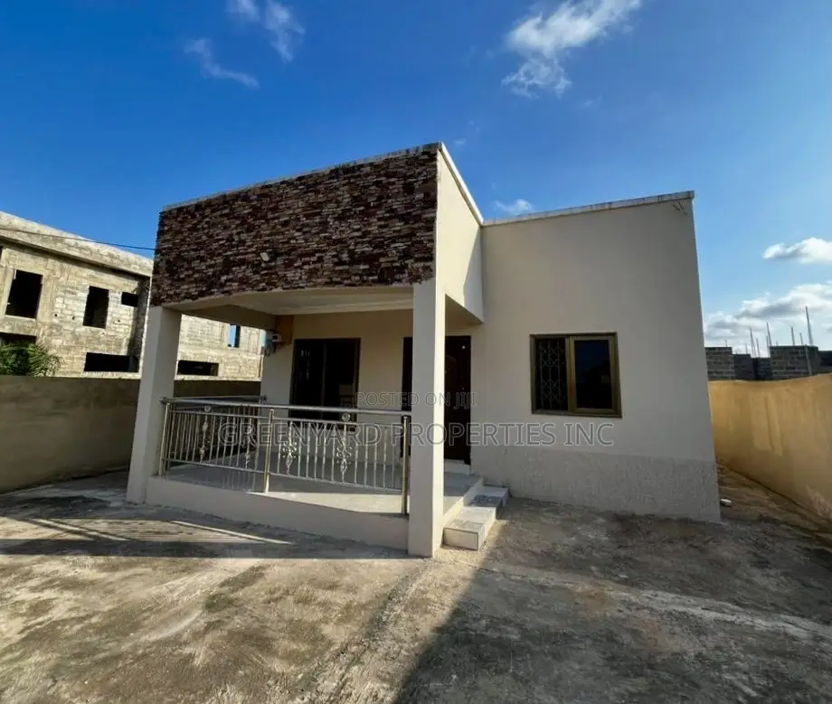 3bdrm House in Amrahia, Adenta for sale