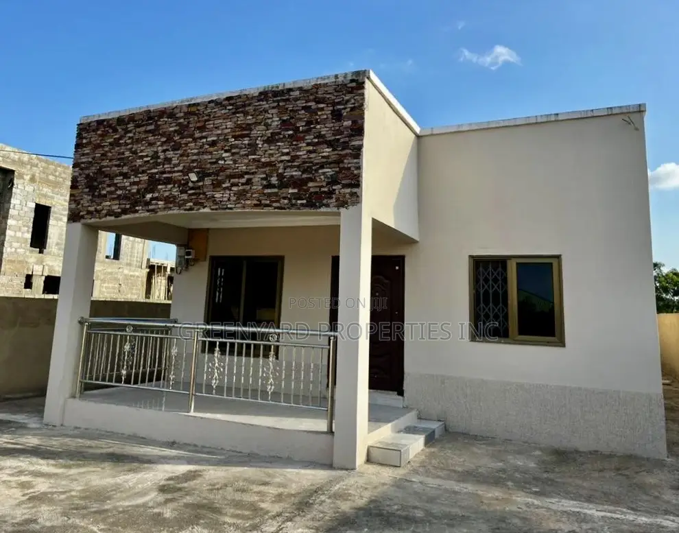 3bdrm House in Amrahia, Adenta for sale