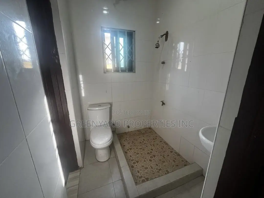 3bdrm House in Amrahia, Adenta for sale