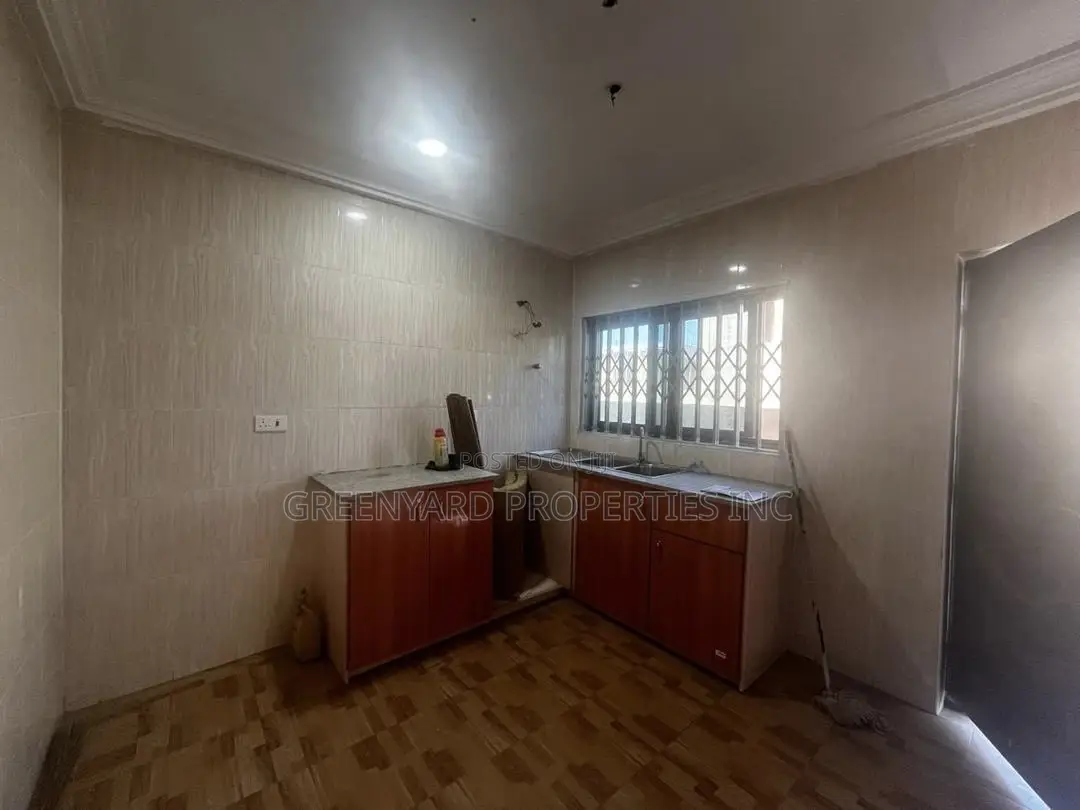 3bdrm House in Amrahia, Adenta for sale