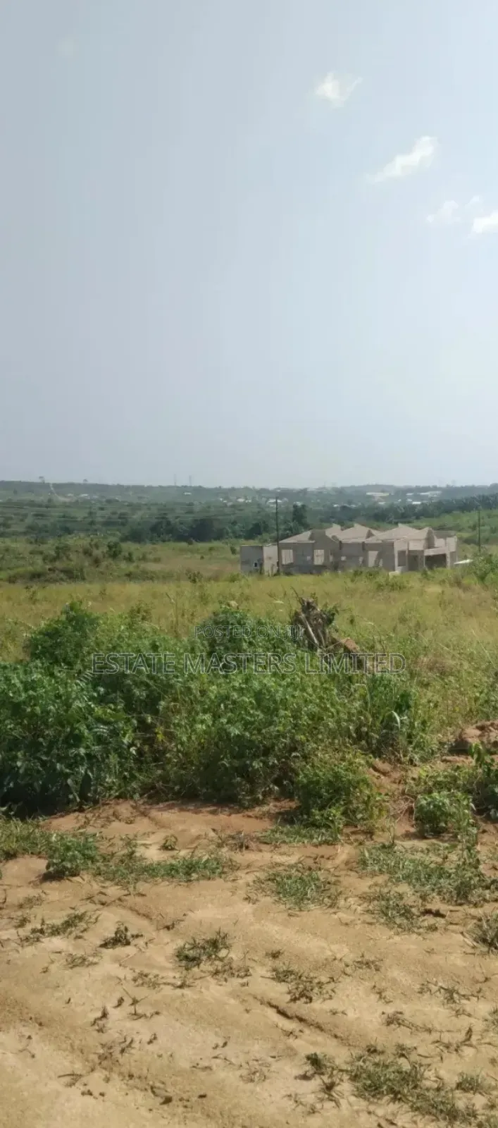 Estate Land With Endless Blue Skies and Fresh Air, Dominase