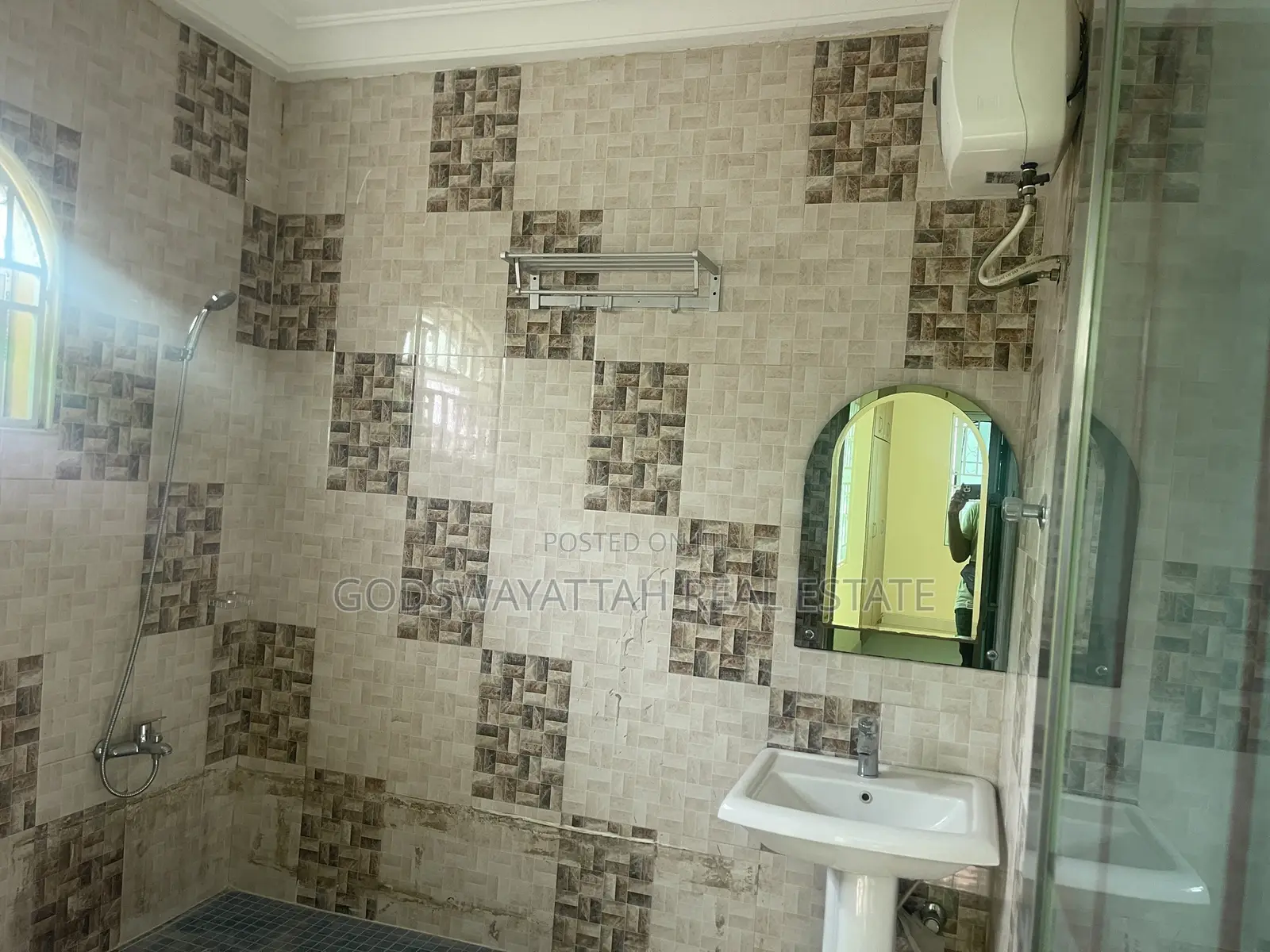 4bdrm House in East Legon, Adjiriganor for rent