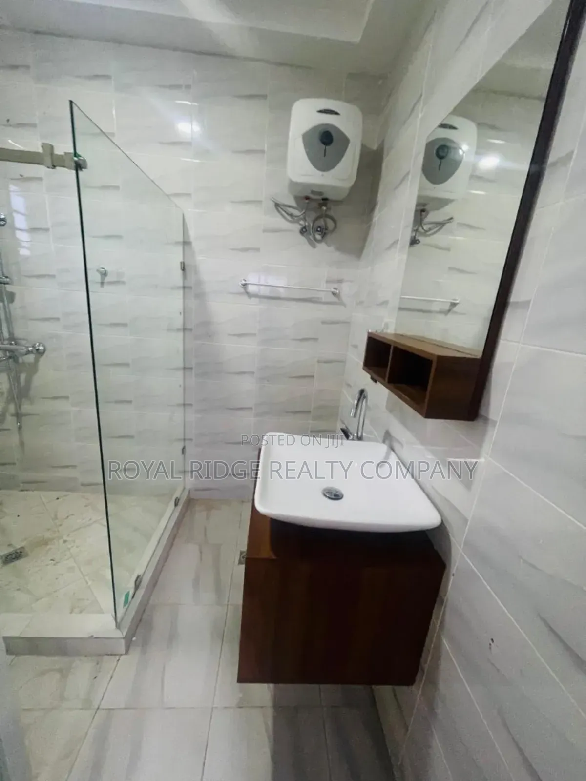 3bdrm House in Spintex Around, Accra Metropolitan for sale