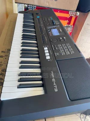 Yamaha, 61-Key Touch-Sensitive Advanced Portable Keyboard