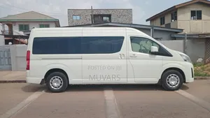Rent a Car; Toyota Hiace 15-Seat Bus for Hiring in Accra