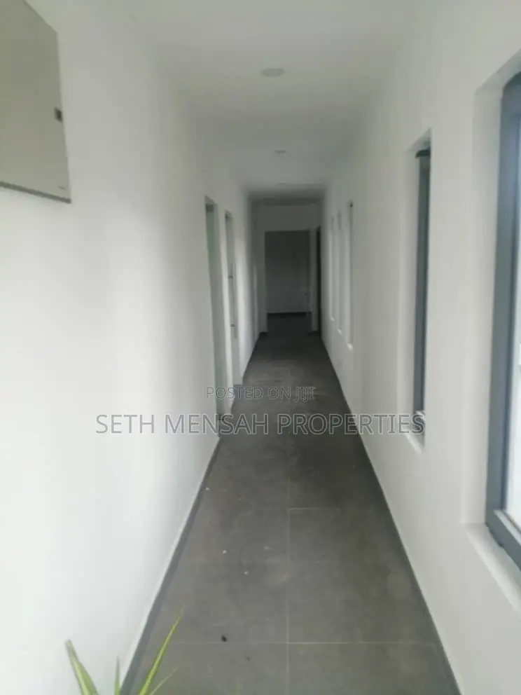 4bdrm Mansion in Skm, Airport Residential Area for rent