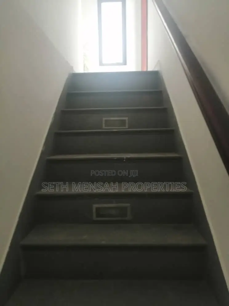 4bdrm Mansion in Skm, Airport Residential Area for rent