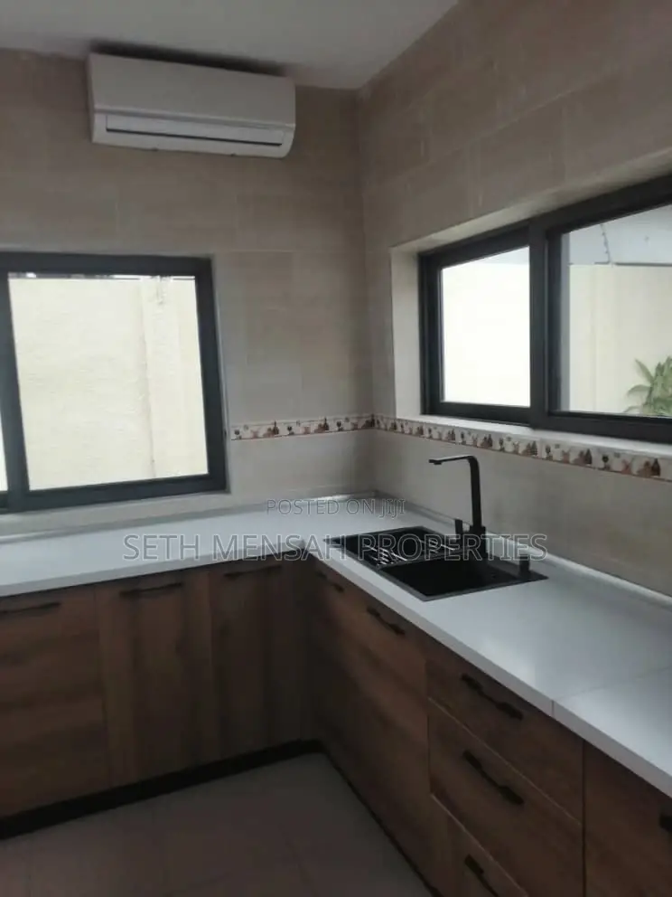 4bdrm Mansion in Skm, Airport Residential Area for rent