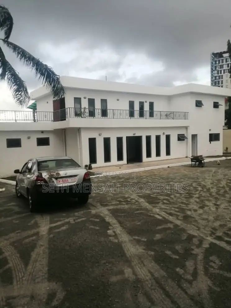 4bdrm Mansion in Skm, Airport Residential Area for rent