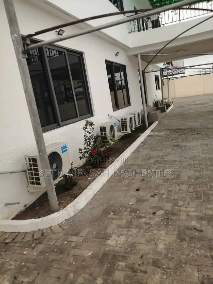 4bdrm Mansion in Skm, Airport Residential Area for rent