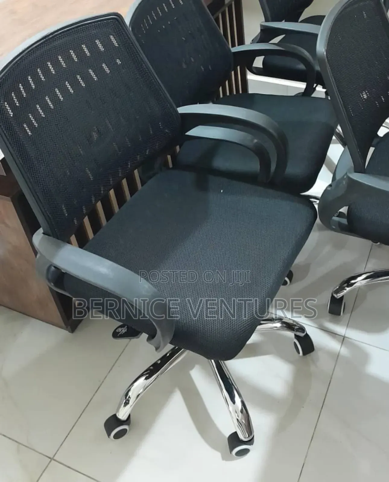 Adjustable Swivels Office Chair 
